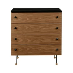 GUBI 62 Dresser ladekast, american walnut, 4 lades< Ladekasten & Ladeblokken