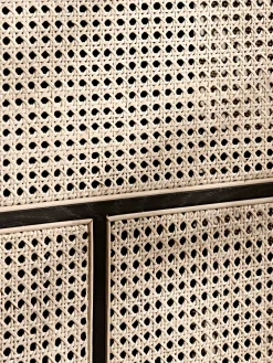 Design House Stockholm Air vitrinekast, zwart, rotan< Kasten & Vitrines