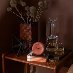 Arne Jacobsen Clocks AJ City Hall tafel klok, Pale orange< Tafelklokken