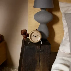 Arne Jacobsen Clocks AJ City Hall tafel klok, Sandy beige< Tafelklokken