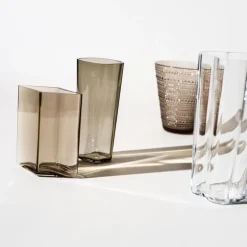 Iittala Alvar Aalto vaas helder, 220 mm.< Vazen