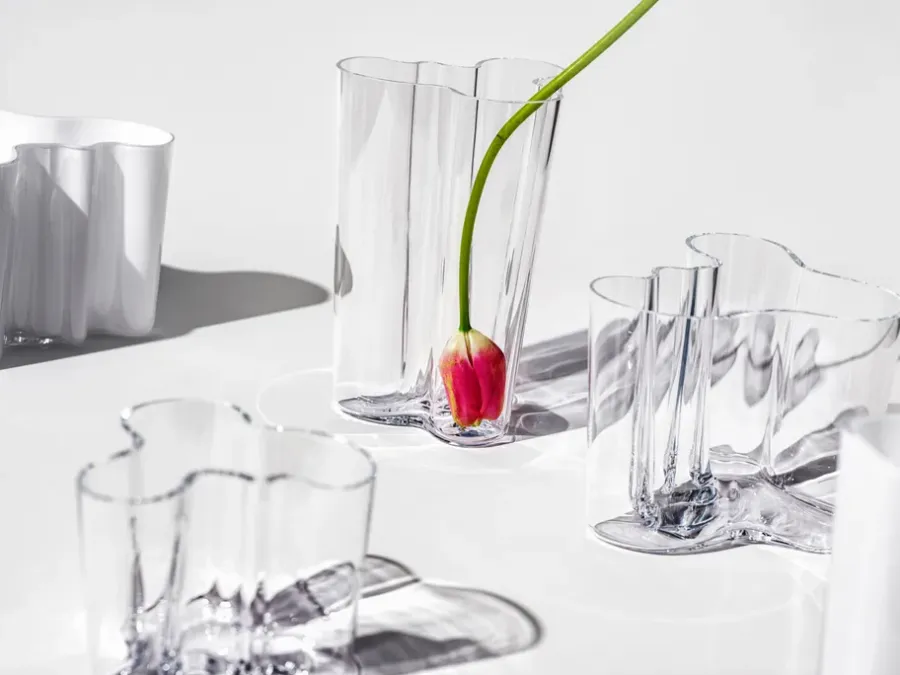 Iittala Alvar Aalto vaas helder, 251 mm.< Vazen