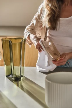 Iittala Alvar Aalto vaas mosgroen, 251 mm.< Vazen