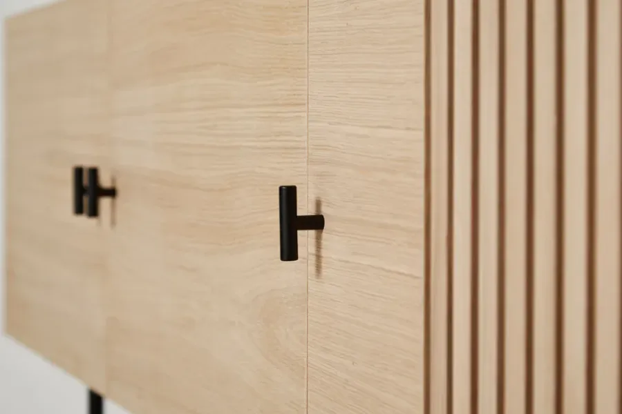 Woud Array bijzettafel, 180 cm, Witgepigmenteerd eikenhout< Ladekasten & Dressoirs
