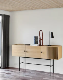 Woud Array bijzettafel, 180 cm, Witgepigmenteerd eikenhout< Ladekasten & Dressoirs