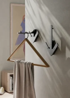 Design House Stockholm Arrow haak, zwart< Haken & Hangers