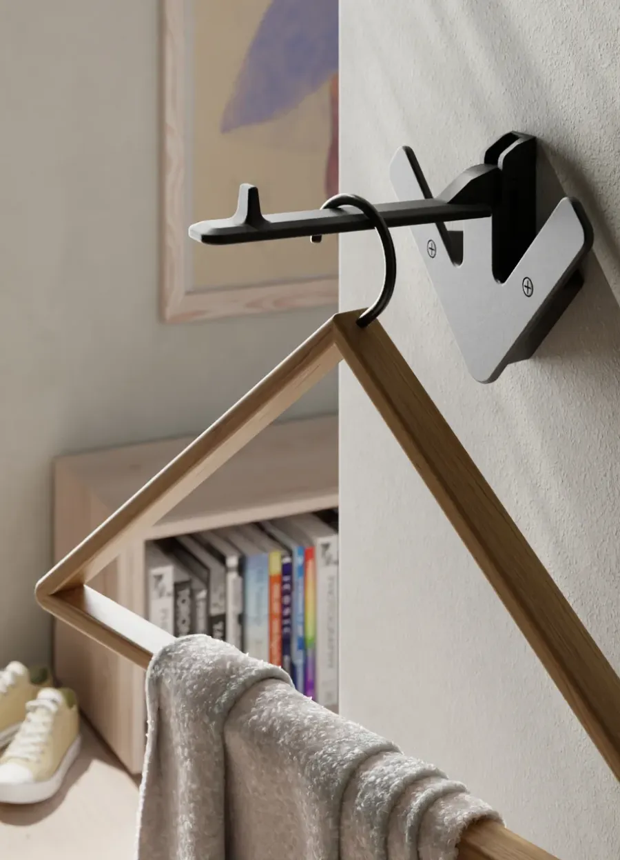 Design House Stockholm Arrow haak, zwart< Haken & Hangers