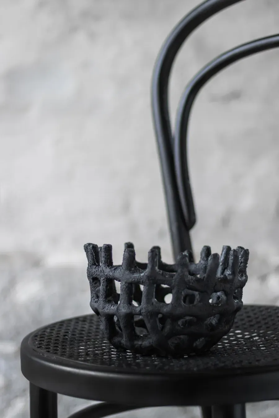 Mette Ditmer Art Piece gevlochten mand, Black< Decoratieve Schalen
