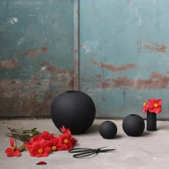 Cooee Design Ball vaas black, 8 cm.< Vazen