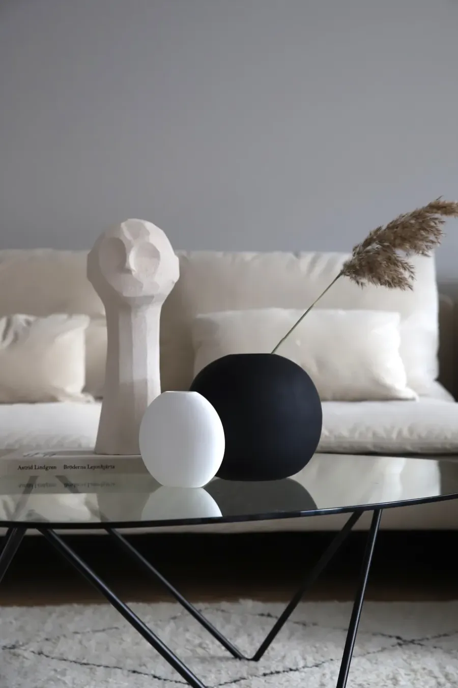 Cooee Design Ball vaas black, 20 cm.< Vazen