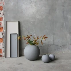 Cooee Design Ball vaas grey, 20 cm.< Vazen