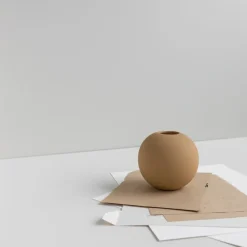Cooee Design Ball vaas peanut, 8 cm< Vazen