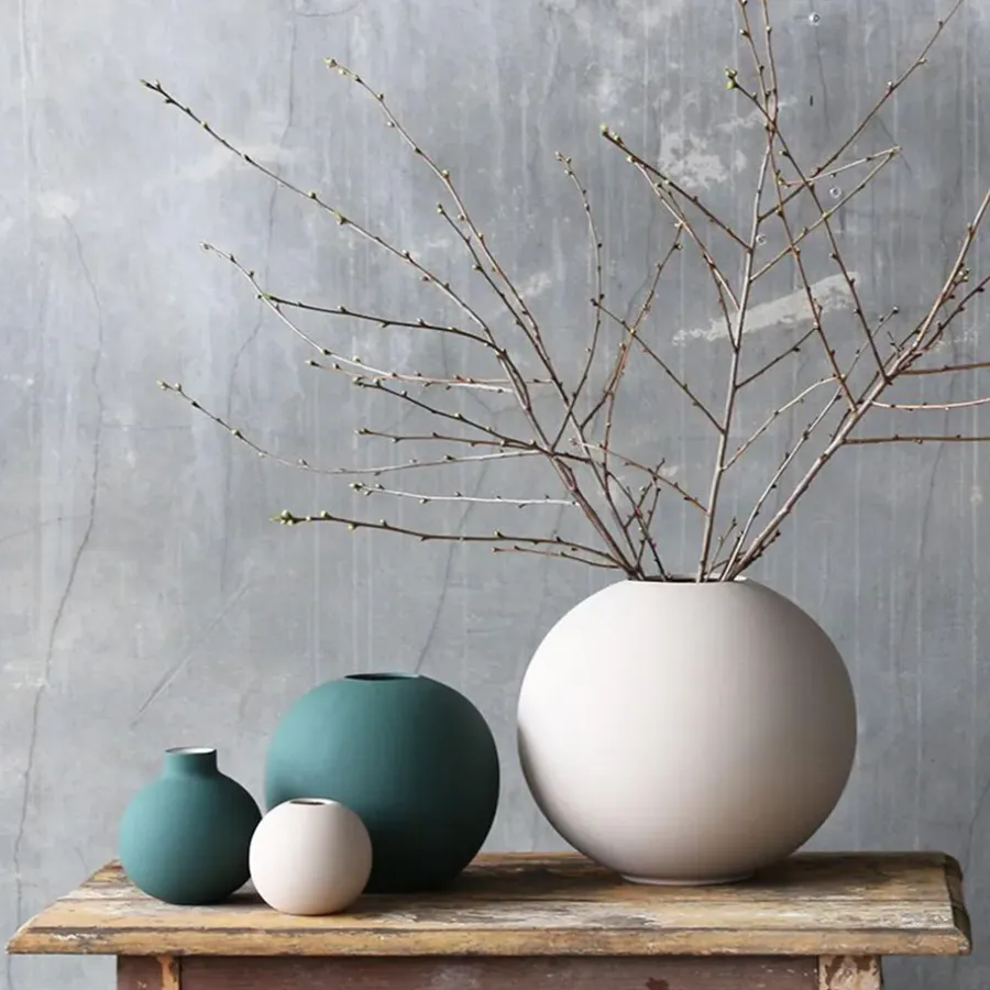 Cooee Design Ball vaas sand, 8 cm.< Vazen