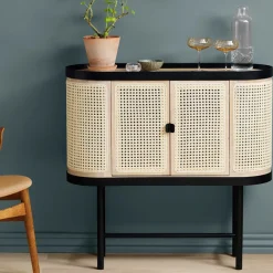 Warm Nordic Be My Guest drankkast, rotan, witgeolied eikenhout, zwart stalen onderstel< Kasten & Vitrines
