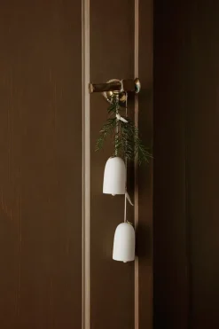 Ferm Living Bell kersthanger bel Ø4 cm 2-pack , Off-white< Kerstdecoraties