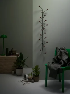 Maze Bill Vertical kledinghanger, Groen-donkerbruin< Kapstokken & Hangrekken