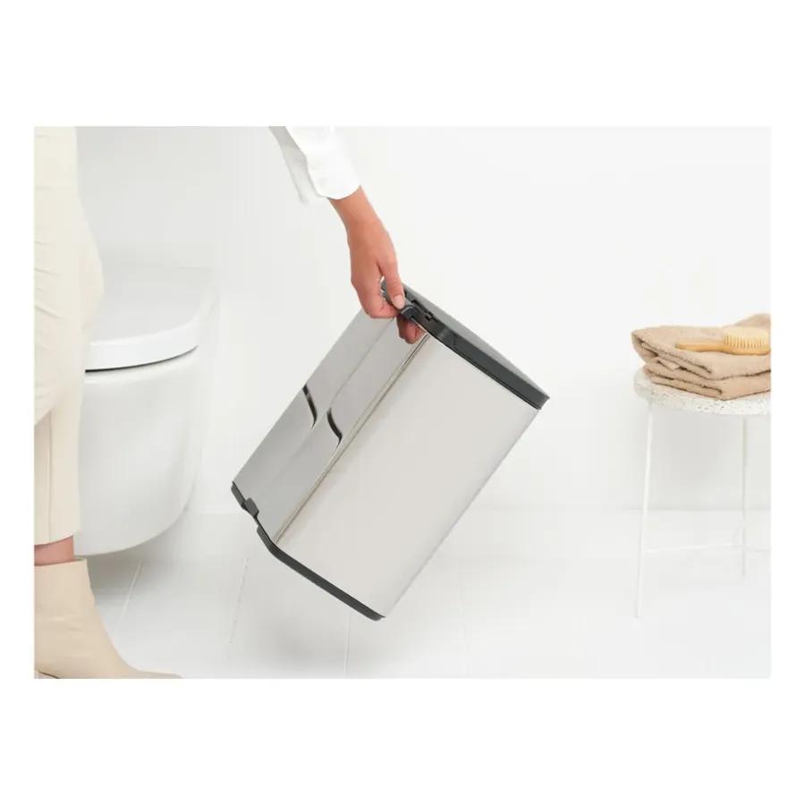 Brabantia Bo afvalemmer 12 l, Glanzend geborsteld staal< Pedaalemmers