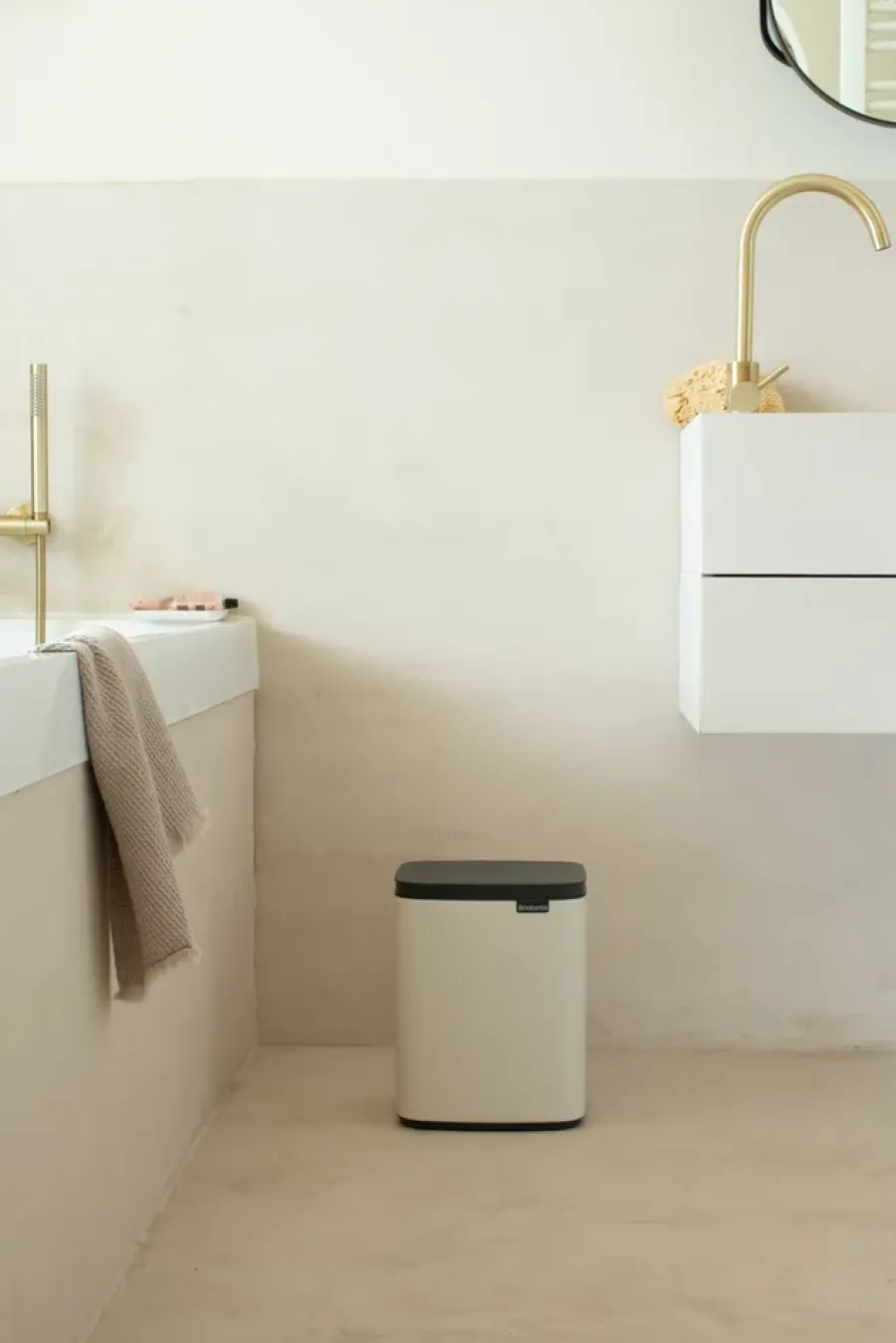 Brabantia Bo afvalemmer 7 l, Soft Beige< Pedaalemmers