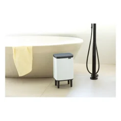 Brabantia Bo afvalemmer hoog 7 l, Wit< Pedaalemmers