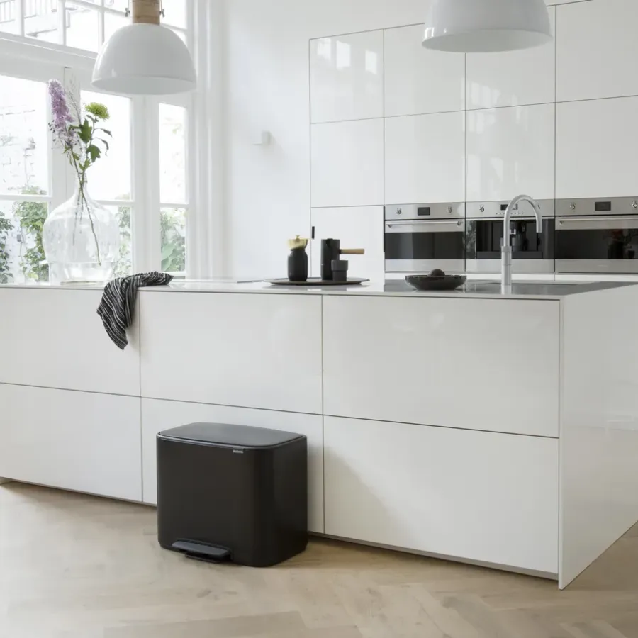 Brabantia Bo pedaalemmer 36 l., mat zwart< Pedaalemmers
