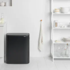 Brabantia Bo touch bin 60 L, Mat zwart< Prullenbakken