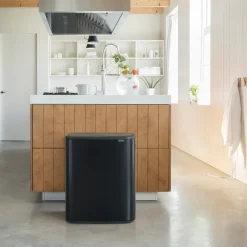 Brabantia Bo touch bin 60 L, Mat zwart< Prullenbakken