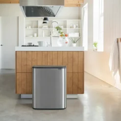 Brabantia Bo touch bin 60 L, Mat-geborsteld staal< Prullenbakken