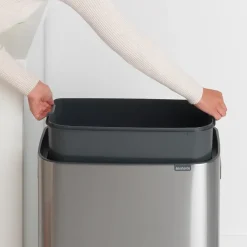 Brabantia Bo touch bin 60 L, Mat-geborsteld staal< Prullenbakken