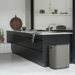 Brabantia Bo touch bin 60 L, Mineral concrete grey< Prullenbakken