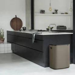 Brabantia Bo touch bin 60 L, Platinum< Prullenbakken