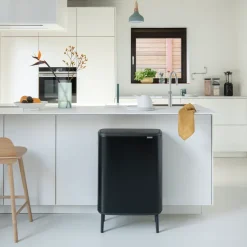 Brabantia Bo touch bin high 60 L, Mat zwart< Prullenbakken