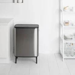 Brabantia Bo touch bin high 60 L, Mat-geborsteld staal< Prullenbakken