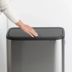 Brabantia Bo touch bin high 60 L, Mat-geborsteld staal< Prullenbakken