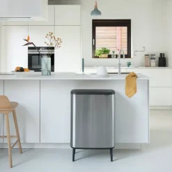 Brabantia Bo touch bin high 2x30 L, Mat geborsteld staal< Prullenbakken