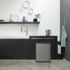Brabantia Bo touch bin 2x30 L, Mineral concrete grey< Prullenbakken
