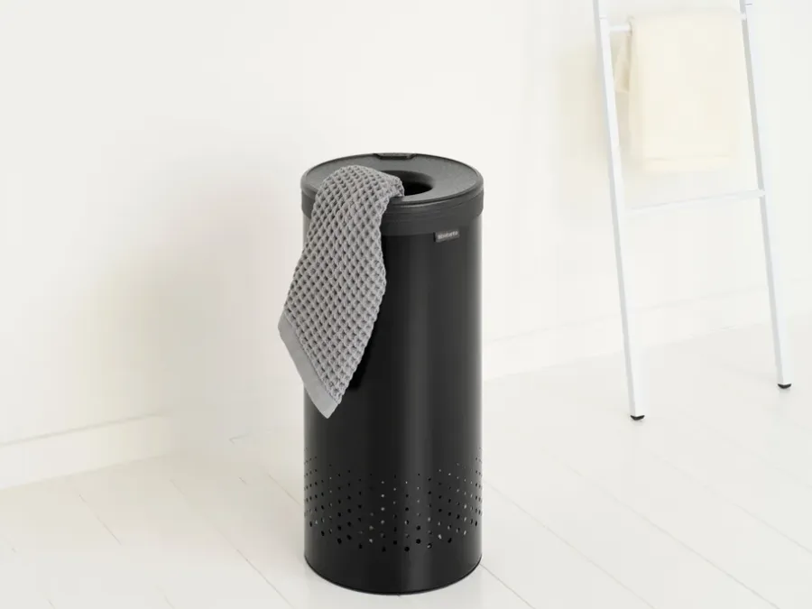 Brabantia wasbox met kunststof deksel 35 L, Matzwart< Wasmanden