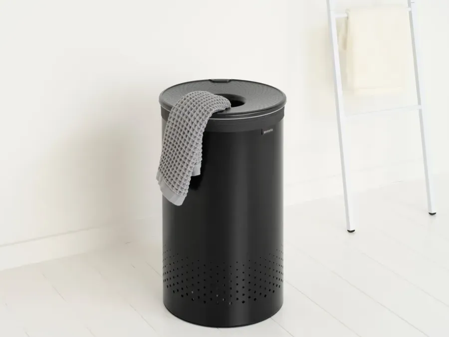 Brabantia wasbox met kunststof deksel 60 L, Matzwart< Wasmanden