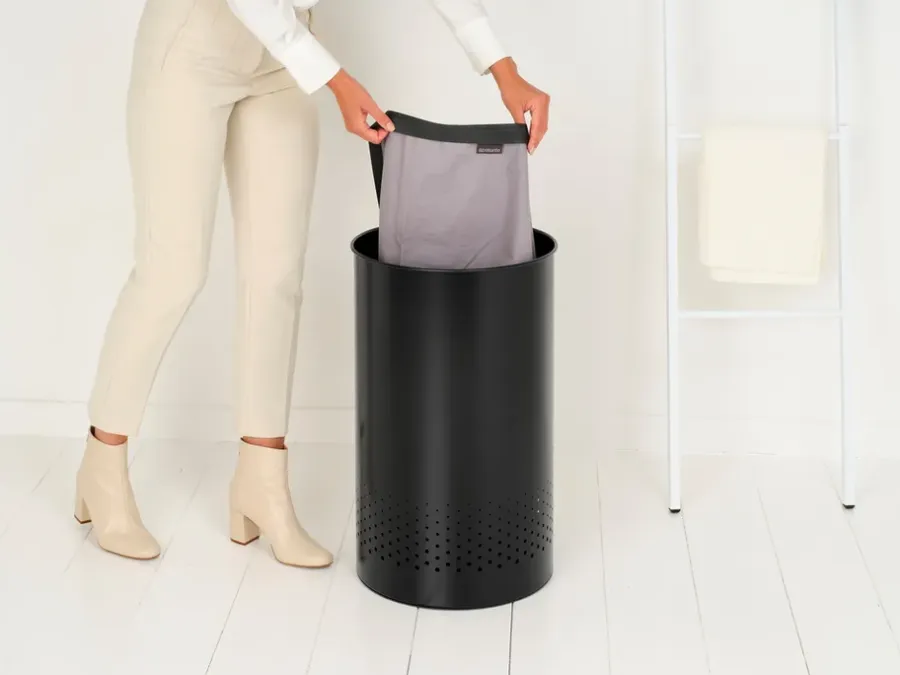 Brabantia wasbox met kunststof deksel 60 L, Matzwart< Wasmanden