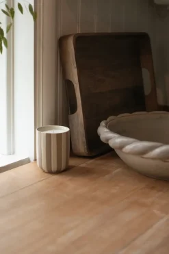 DBKD Burn geurkaars 60 u., Stripe creme< Geurkaarsen & Aroma Diffusers