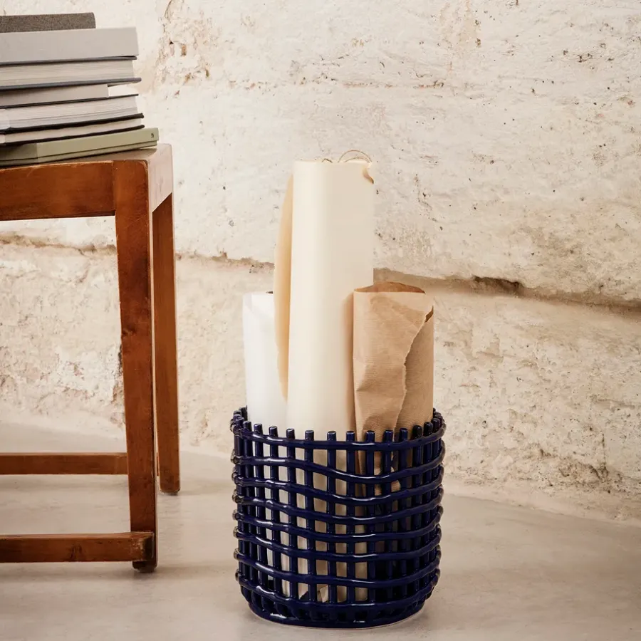 Ferm Living Ceramic gevlochten mand Ø23,5 cm, Blauw< Opbergmanden