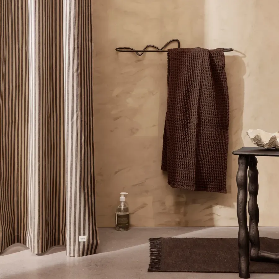 Ferm Living Chambray douchegordijn, Sand-black< Douchegordijnen