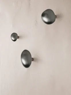 Ferm Living Chanterelle haak, Black brass< Haken & Hangers