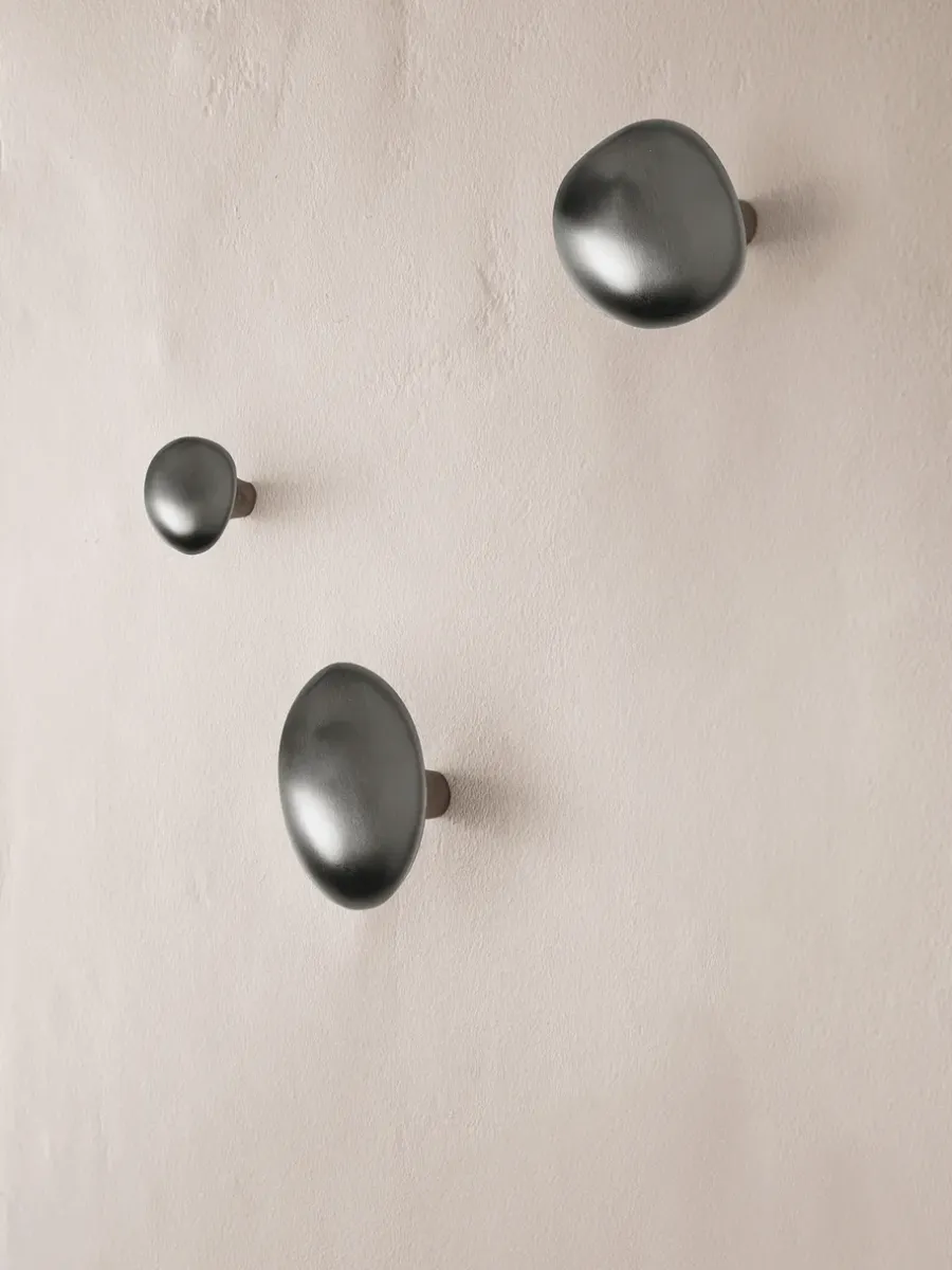 Ferm Living Chanterelle haak, Black brass< Haken & Hangers