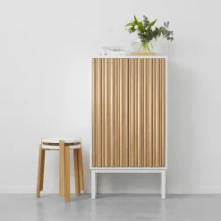 A2 Collect kast 2013 eikenhout, Witte poten< Kasten & Vitrines