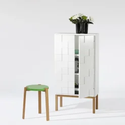 A2 Collect kast 2010, Eikenhouten poten< Kasten & Vitrines