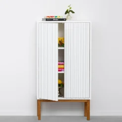 A2 Collect kast 2013, wit-eikenhouten poten< Kasten & Vitrines