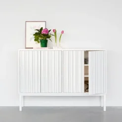 A2 Collect lage kast 2013, Witte poten< Kasten & Vitrines