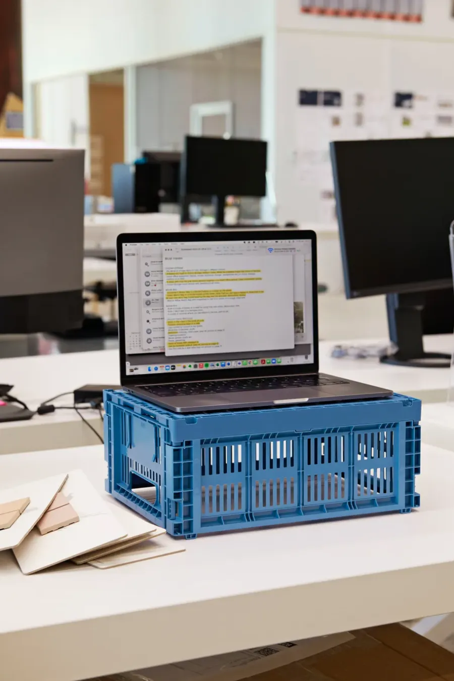 HAY Colour Crate M 26,5x34,5 cm, Electric blue< Opbergmanden