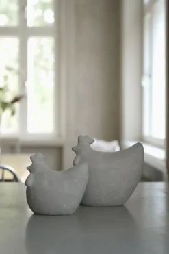 DBKD Concrete hen decoratie, Large< Paasdecoratie
