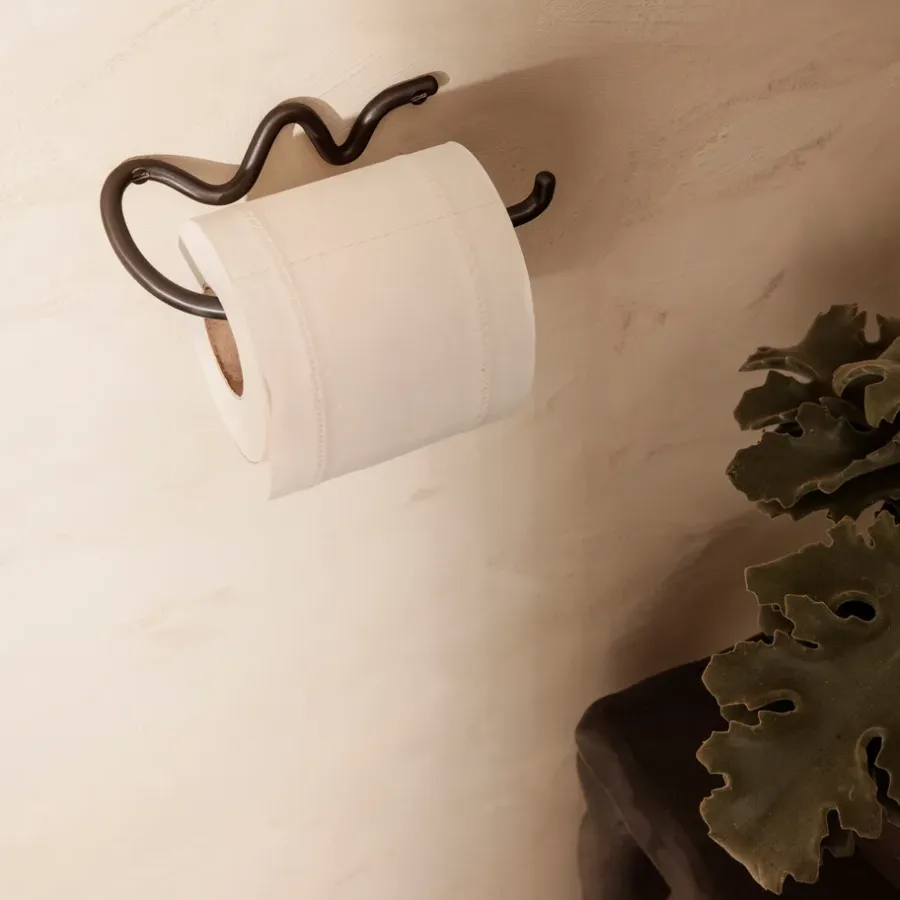 Ferm Living Curvature toiletpapierhouder, Zwart messing< Toiletpapierhouders